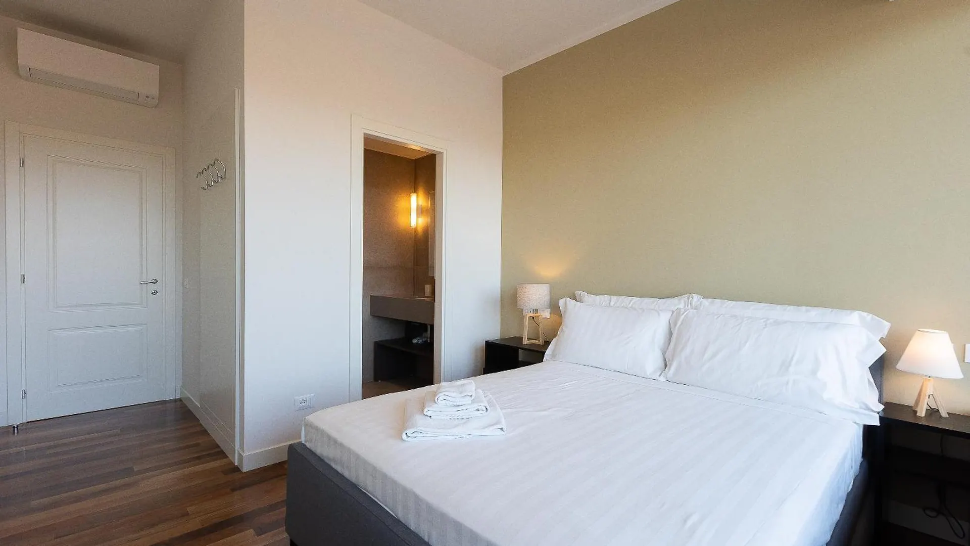 Amazing Via Parigi Apartment Rome Italy